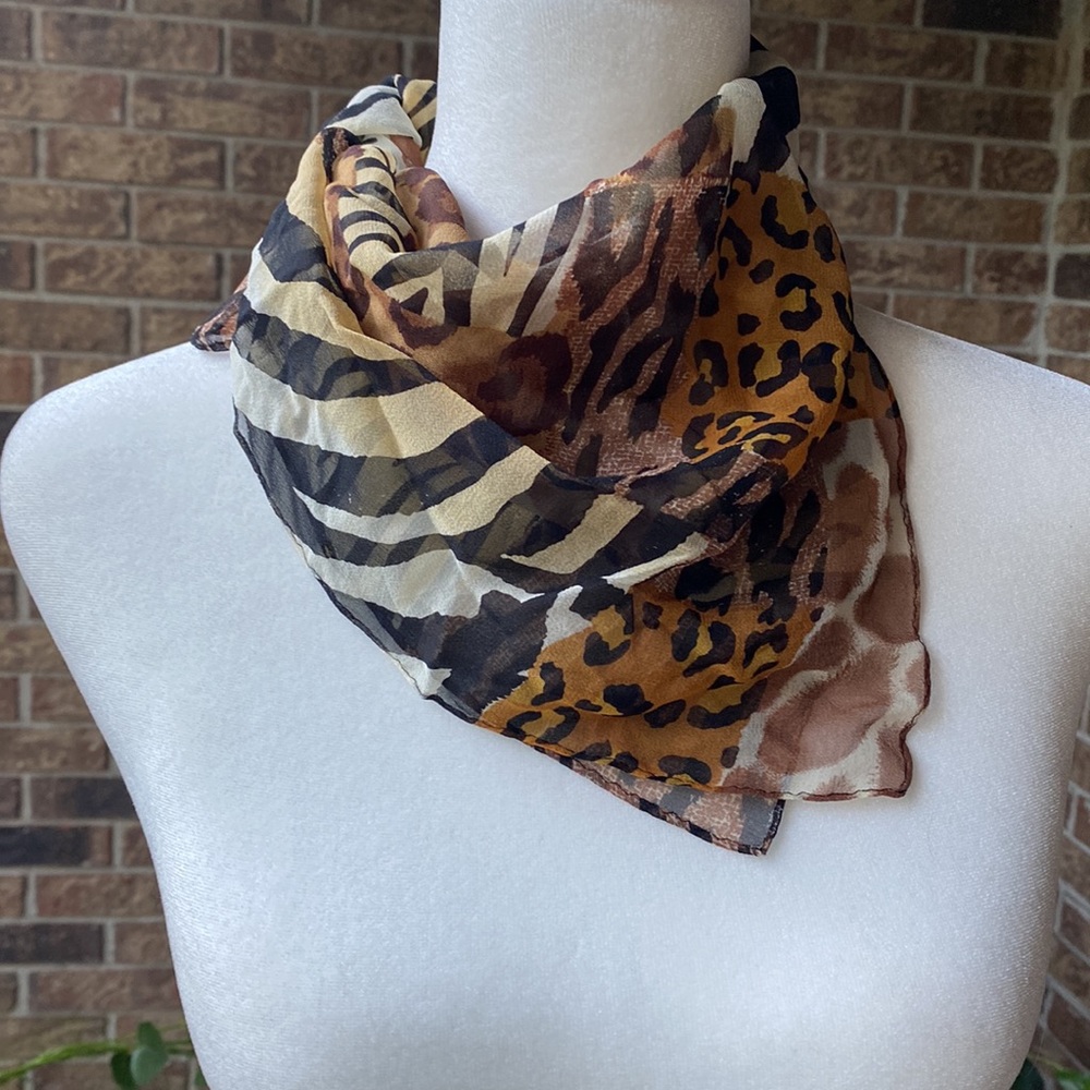 Adrienne vittadini silk scarf can be worn multi ways - Picture 2 of 6